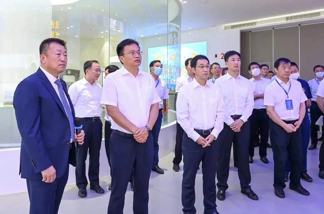 “綠色低碳，提質(zhì)增效”,江蘇省副省長(zhǎng)胡廣杰一行走進(jìn)長(zhǎng)順集團(tuán)創(chuàng)新研發(fā)中心!